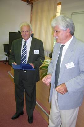 Dr. Molnár László