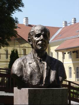 Selye János bronzszobra